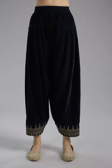 Black velvet Aari and hand embroidery kurta set image 3