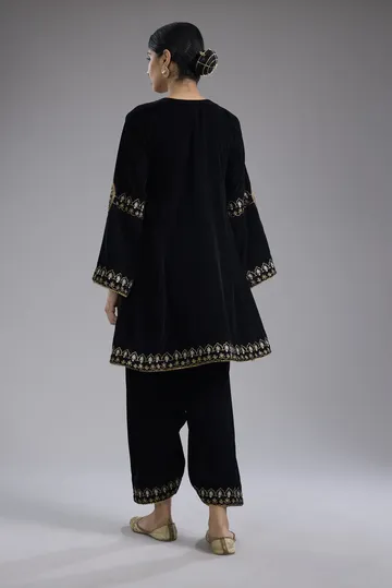 Black velvet Aari and hand embroidery kurta set image 2