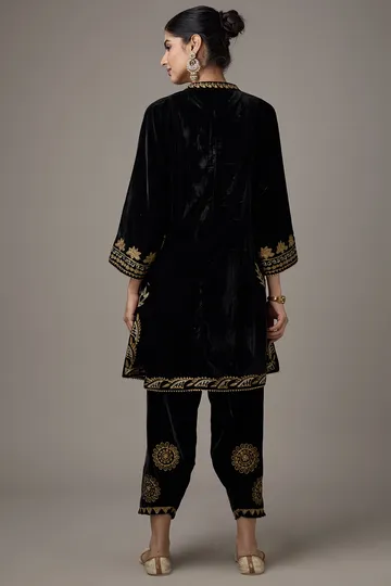 Black Velvet Aari Embroidered Kurta Set image 2