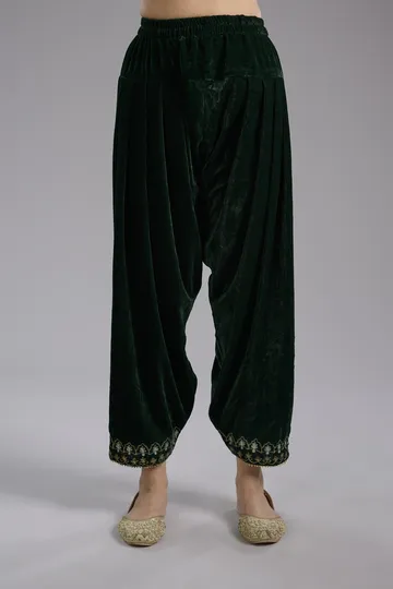 Green velvet Aari and hand embroidery kurta set image 3