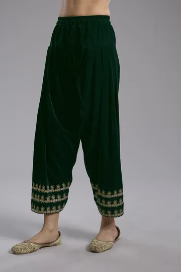 Green velvet Aari and hand embroidery kurta set image 3