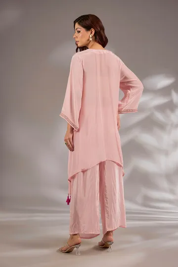 Kurta in crepe base with thread, cutdana and mirror embroidery. image 2