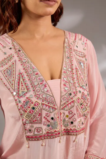 Kurta in crepe base with thread, cutdana and mirror embroidery. image 5